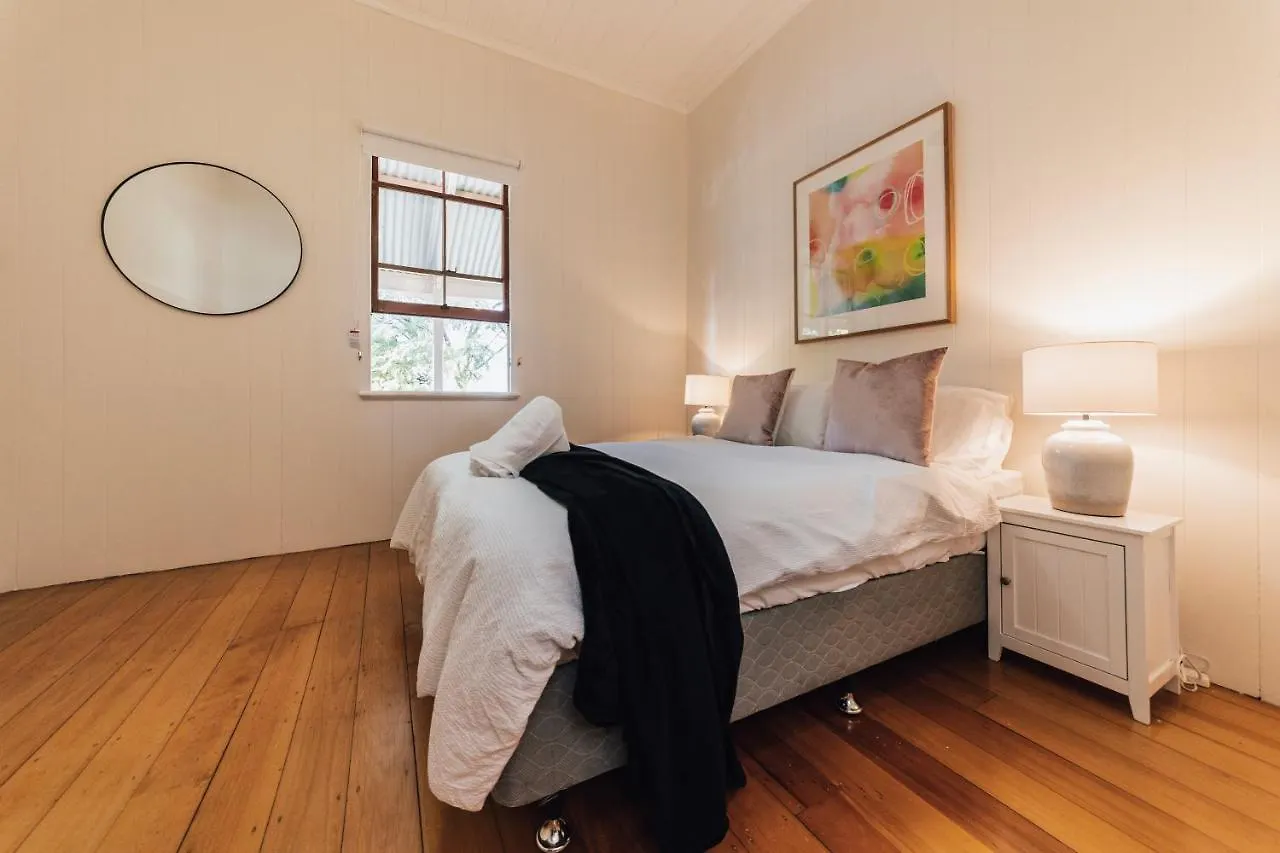 Ipswich Central Colonial 4&2 House + 2&1 Apartment Australien