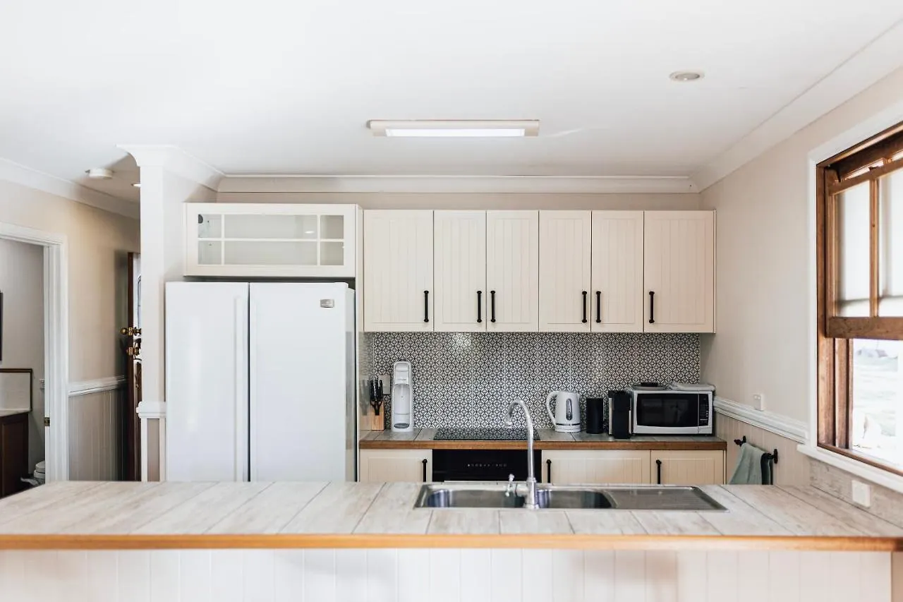 Semesterbostad Ipswich Central Colonial 4&2 House + 2&1 Apartment