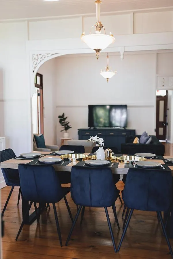 Holiday home Ipswich Central Colonial 4&2 House + 2&1 Apartment Australia
