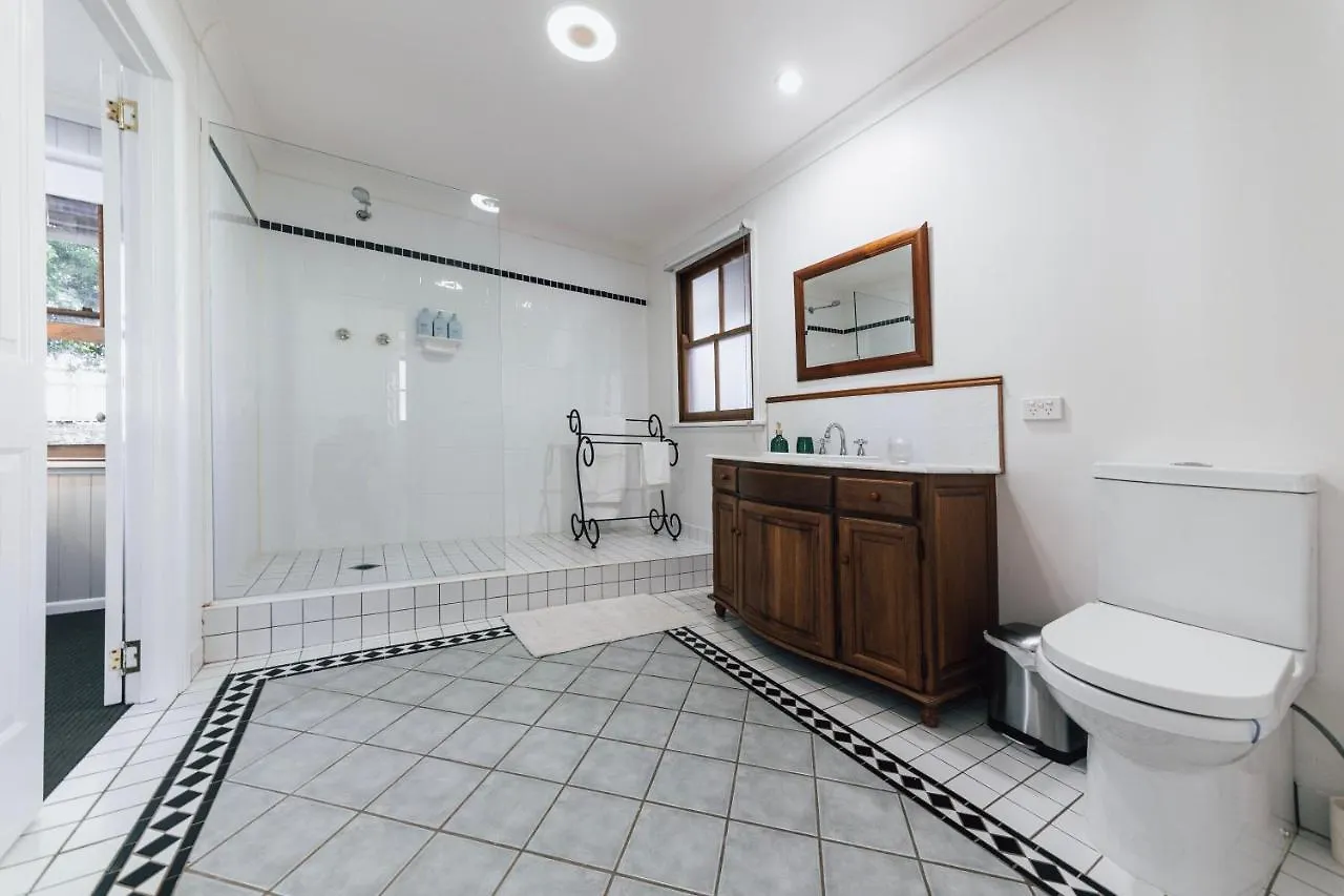 Holiday home Ipswich Central Colonial 4&2 House + 2&1 Apartment