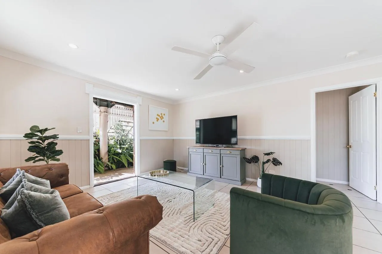 Ipswich Central Colonial 4&2 House + 2&1 Apartment 0*,  Australia